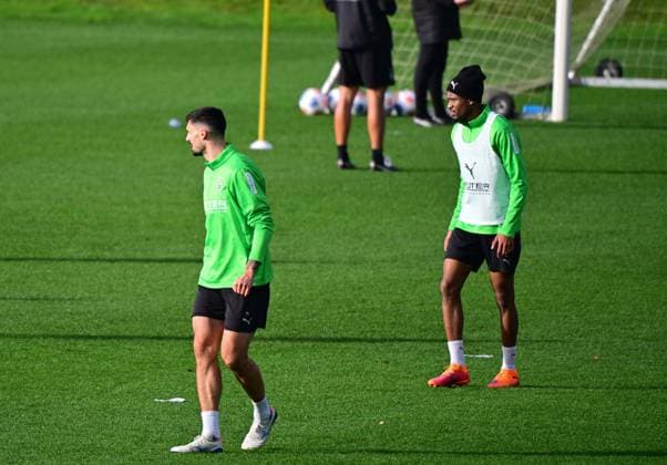 18 11 2025 Moenchengladbach Football, Men, Season 2025 2026, Training Borussia Moenchengladbach Back in team training f li Tim Kleindienst Gladbach , Nathan Ngoumou Gladbach DFL regulations prohibit any use of photographs as image sequences and or quasi video Borussia Park NRW Germany