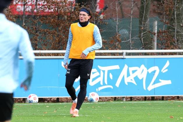 DEU, DFL, 2 FBL Hertha BSC, Training, 18 11 2025, Sportforum, Berlin, DEU, DFL, 2 FBL Hertha BSC, Training, im Bild Fabian Reese Hertha BSC Berlin 11 DFL regulations prohibit any use of Photographs as image sequences and or quasi video nordphotoxGmbHx xEngler nph00076