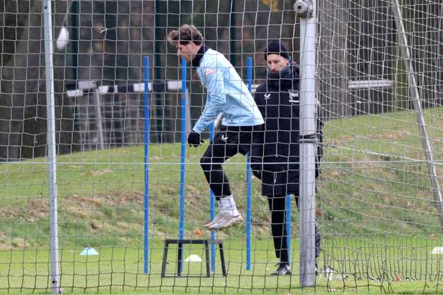 DEU, DFL, 2 FBL Hertha BSC, Training, 18 11 2025, Sportforum, Berlin, DEU, DFL, 2 FBL Hertha BSC, Training, im Bild Luca Schuler Hertha BSC Berlin 18 , Fitnesstrainer Hendrik Vieth Hertha BSC DFL regulations prohibit any use of Photographs as image sequences and or quasi video nordphotoxGmbHx xEngler nph00076