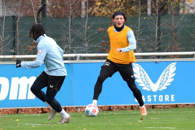 DEU, DFL, 2 FBL Hertha BSC, Training, 18 11 2025, Sportforum, Berlin, DEU, DFL, 2 FBL Hertha BSC, Training, im Bild Fabian Reese Hertha BSC Berlin 11 , Deyovaisio Zeefuik Hertha BSC Berlin 42 DFL regulations prohibit any use of Photographs as image sequences and or quasi video nordphotoxGmbHx xEngler nph00076