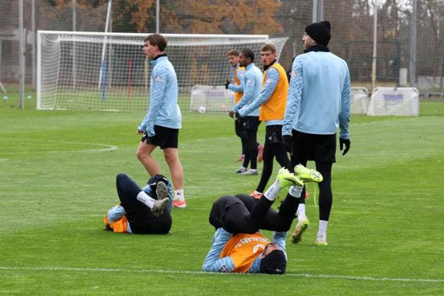 DEU, DFL, 2 FBL Hertha BSC, Training, 18 11 2025, Sportforum, Berlin, DEU, DFL, 2 FBL Hertha BSC, Training, pictured Kevin Sessa Hertha BSC Berlin 8 , Deyovaisio Zeefuik Hertha BSC Berlin 42 , Kennet Eichhorn Hertha BSC Berlin 23 , Agustn Rogel Hertha BSC Berlin 3 DFL regulations prohibit any use of Photographs as image sequences and or quasi video nordphotoxGmbHx xEngler nph00076