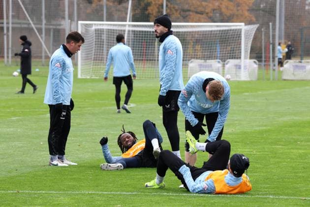 DEU, DFL, 2 FBL Hertha BSC, Training, 18 11 2025, Sportforum, Berlin, DEU, DFL, 2 FBL Hertha BSC, Training, in the picture Kevin Sessa Hertha BSC Berlin 8 , Deyovaisio Zeefuik Hertha BSC Berlin 42 , Kennet Eichhorn Hertha BSC Berlin 23 , Agustn Rogel Hertha BSC Berlin 3 , Diego Demme Hertha BSC Berlin 6 , Julian Eitschberger Hertha BSC Berlin 2 DFL regulations prohibit any use of Photographs as image sequences and or quasi video nordphotoxGmbHx xEngler nph00076