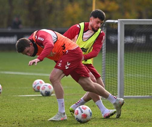 18.11.2025, xophax, Fussball 1.Bundesliga Saison 2025 2026 1.FC Köln Training nach der Länderspielpause. Dominique Heintz , links und Jusuf Gazibegovic , rechts ( 1.FC Köln ) Köln *** 18 11 2025, xophax, Football 1 Bundesliga Season 2025 2026 1 FC Köln Training after the international break Dominique Heintz , left and Jusuf Gazibegovic , right 1 FC Köln Köln