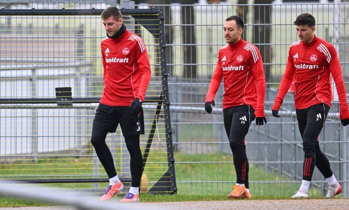 18 11 2025 Soccer 2 Soccer Bundesliga Season 2025 2026 1 FC Nürnberg Nuernberg FCN Club Training Sportfoto Zink xwoxzix Robin Knoche 31, 1 FC Nürnberg FCN Julian Justvan 10, 1 FC Nürnberg FCN Semir Telalovic 9, 1 FC Nürnberg FCN on the way to the training ground