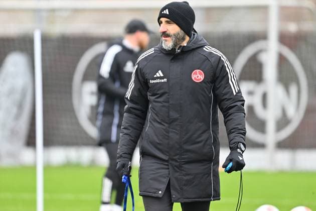 18 11 2025 Soccer 2 Soccer Bundesliga Season 2025 2026 1 FC Nürnberg Nuernberg FCN Club Training Sportfoto Zink xwoxzix Javier Pinola Co Coach 1 FC Nürnberg FCN