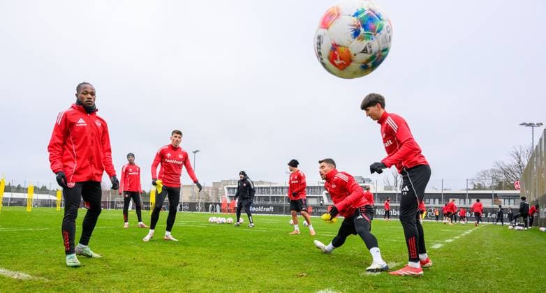 18 11 2025 Soccer 2 Soccer Bundesliga Season 2025 2026 1 FC Nürnberg Nuernberg FCN Club Training Sportfoto Zink xwoxzix Mohamed Ali Zoma 23, 1 FC Nürnberg FCN Pape Demba Diop 20, 1 FC Nürnberg FCN Semir Telalovic 9, 1 FC Nürnberg FCN Javier Pinola Co Coach 1 FC Nürnberg FCN Ayoub Chaikhoun 17, 1 FC Nürnberg FCN Danilo Soares 3, 1 FC Nürnberg FCN Eryk Grzywacz 19, 1 FC Nürnberg FCN
