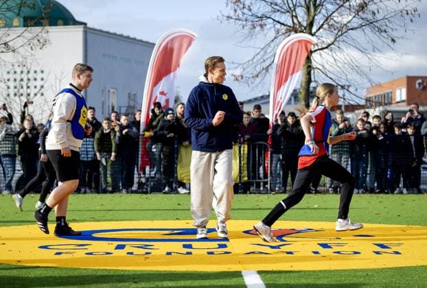 GORINCHEM - Frenkie de Jong during the opening of a Cruyff Court at the i_campus. Because the footballer won the Johan Cruyff Prize in 2019, he was allowed to choose a location for a new Cruyff Court. ANP ROBIN VAN LONKHUIJSEN xVIxANPxSportx xxANPxIVx 542414113 originalFilename: 542414113.jpg