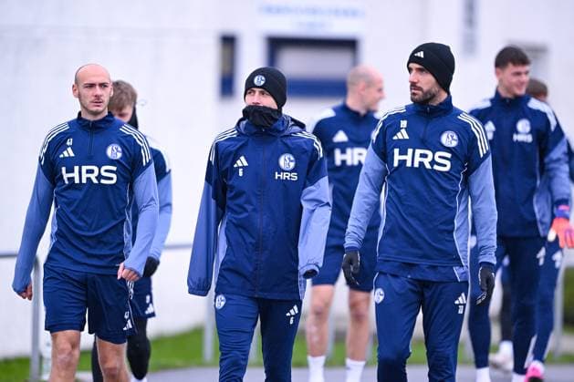 18 11 2025, Football, 2 Bundesliga, Season 2025 2026, Training FC Schalke 04, Henning Matriciani FC Schalke 04 , Ron Schallenberg FC Schalke 04 , Kenan Karaman FC Schalke 04 xRHR PHOTO YYx Copyright: KROEGER RHR-FOTOx RHR-FOTO YY