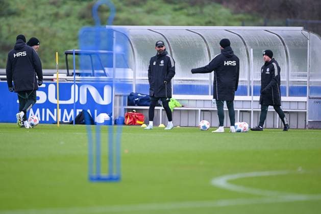 18 11 2025, Football, 2 Bundesliga, Season 2025 2026, Training FC Schalke 04, Coach Miron Muslic FC Schalke 04 xRHR PHOTO YYx Copyright: KROEGER RHR-FOTOx RHR-FOTO YY