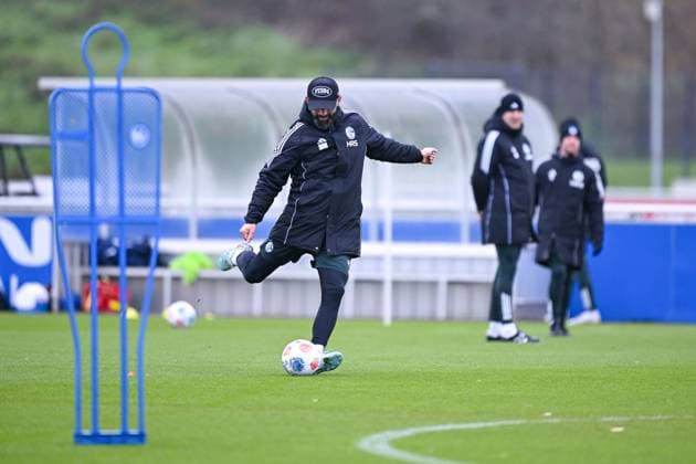 18 11 2025, Football, 2 Bundesliga, Season 2025 2026, Training FC Schalke 04, Coach Miron Muslic FC Schalke 04 xRHR PHOTO YYx Copyright: KROEGER RHR-FOTOx RHR-FOTO YY