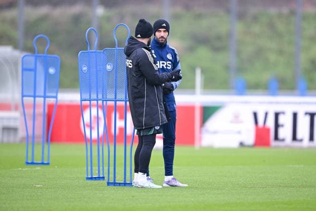 18 11 2025, Football, 2 Bundesliga, Season 2025 2026, Training FC Schalke 04, Coach Miron Muslic FC Schalke 04 , Kenan Karaman FC Schalke 04 xRHR PHOTO YYx Copyright: KROEGER RHR-FOTOx RHR-FOTO YY