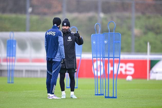 18 11 2025, Football, 2 Bundesliga, Season 2025 2026, Training FC Schalke 04, Kenan Karaman FC Schalke 04 , Coach Miron Muslic FC Schalke 04 xRHR PHOTO YYx Copyright: KROEGER RHR-FOTOx RHR-FOTO YY