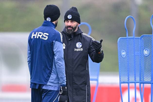 18 11 2025, Football, 2 Bundesliga, Season 2025 2026, Training FC Schalke 04, Kenan Karaman FC Schalke 04 , Coach Miron Muslic FC Schalke 04 xRHR PHOTO YYx Copyright: KROEGER RHR-FOTOx RHR-FOTO YY
