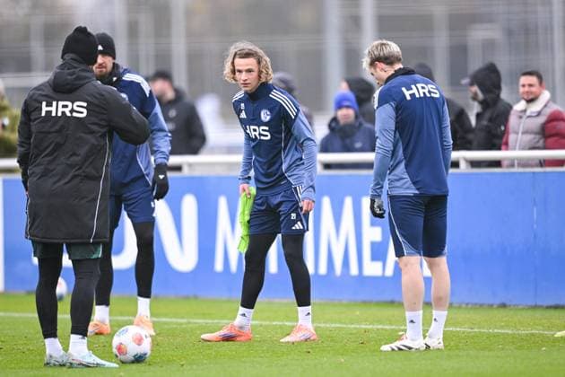 18 11 2025, Football, 2 Bundesliga, Season 2025 2026, Training FC Schalke 04, Mika Wallentowitz FC Schalke 04 xRHR PHOTO YYx Copyright: KROEGER RHR-FOTOx RHR-FOTO YY