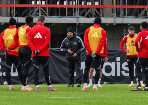 Soccer, Men, Season 2025 2026, 1 Bundesliga, 1 FC Union Berlin, Training, Coach Steffen Baumgart 1 FC Union Berlin speaks in a circle, 18 11 2025, Copyright: xMatthiasxKochx