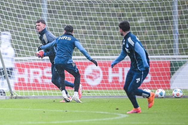 18 11 2025, Football, 2 Bundesliga, Season 2025 2026, Training FC Schalke 04, Goalkeeper Luca Podlech FC Schalke 04 , xRHR PHOTO YYx Copyright: KROEGER RHR-FOTOx RHR-FOTO YY