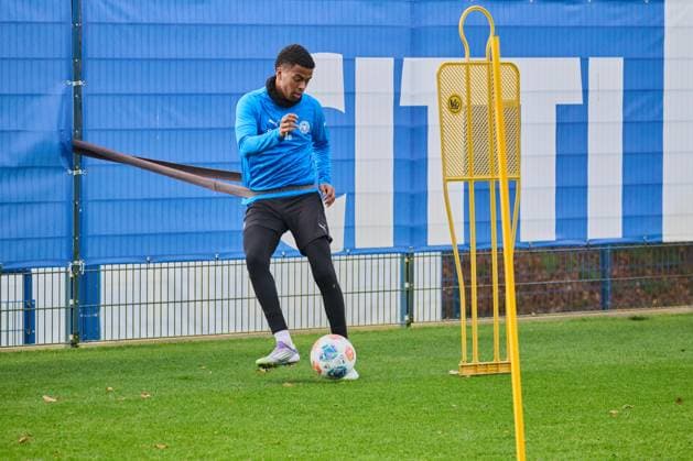 18 11 2025, Football, Men, 2 BL Bundesliga , Season 2025 2026, Training Holstein Kiel KSV Andu Kelati at convalescence training Kiel Holstein Stadion, Projensdorf Schleswig Holstein Germany