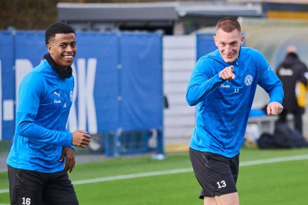 18 11 2025, Football, Men, 2 BL Bundesliga , Season 2025 2026, Training Holstein Kiel KSV Andu Kelati li and Ivan Nekic during convalescence training Kiel Holstein Stadion, Projensdorf Schleswig Holstein Germany