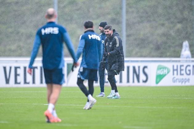 18 11 2025, Football, 2 Bundesliga, Season 2025 2026, Training FC Schalke 04, Coach Miron Muslic FC Schalke 04 xRHR PHOTO YYx Copyright: KROEGER RHR-FOTOx RHR-FOTO YY