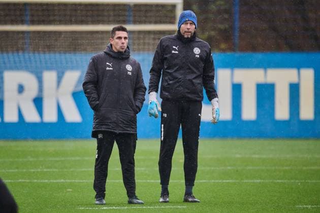 18 11 2025, Soccer, Men, 2 BL Bundesliga , Season 2025 2026, Training Holstein Kiel KSV Coach Marcel Rapp with Goalkeeping Coach Patrick Borger re Kiel Holstein Stadium, Projensdorf Schleswig Holstein Germany