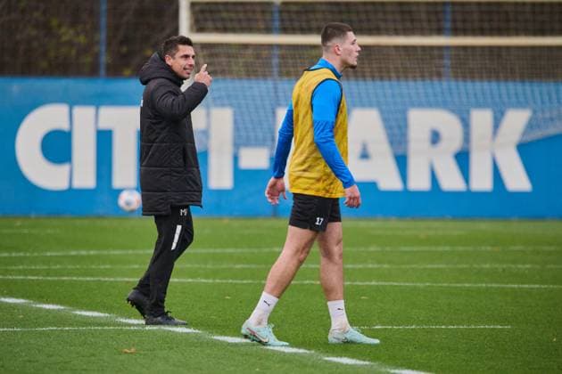 18 11 2025, Football, Men, 2 BL Bundesliga , Season 2025 2026, Training Holstein Kiel KSV Coach Marcel Rapp with Mladen Cvjetinovic re Kiel Holstein Stadium, Projensdorf Schleswig Holstein Germany