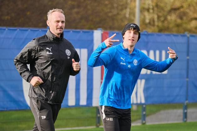 18 11 2025, Football, Men, 2 BL Bundesliga , Season 2025 2026, Training Holstein Kiel KSV Lasse Rosenboom with physiotherapist Timm Pflügler li Kiel Holstein Stadion, Projensdorf Schleswig Holstein Germany