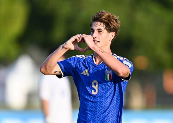 Italy v Uzbekistan : Round of 16- FIFA U-17 World Cup Qatar 2025 Thomas Campaniello of Italy celebrates after scoring a goal during the FIFA U-17 World Cup Qatar 2025 Round of 16 match between Italy and Uzbekistan in Doha, Qatar, on November 18, 2025. DOHA Qatar Copyright: xNOUSHADxTHEKKAYILx