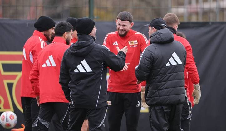Co Trainer Sebastian Bönig, Oliver Burke, Trainer Steffen Baumgart Action Upper Body Sport Football Soccer Training 1 Bundesliga Men DFL Season 2025 2026 18 11 2025 1 FC Union Berlin FCU DFL regulations prohibit any use of photographs as image sequences and or quasi video
