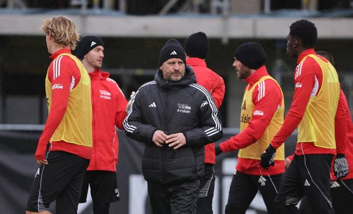 Coach Steffen Baumgart and players Sport Soccer Football Training 1 Bundesliga Men DFL Season 2025 2026 18 11 2025 1 FC Union Berlin FCU DFL regulations prohibit any use of photographs as image sequences and or quasi video