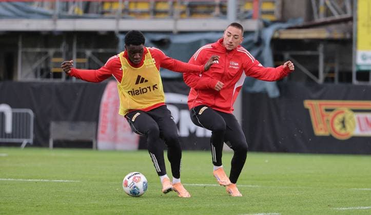 Osaro Ogbemudia in a duel with Marin Ljubicic Action Match scene Sport Football Soccer Training 1 Bundesliga Men DFL Season 2025 2026 18 11 2025 1 FC Union Berlin FCU DFL regulations prohibit any use of photographs as image sequences and or quasi video