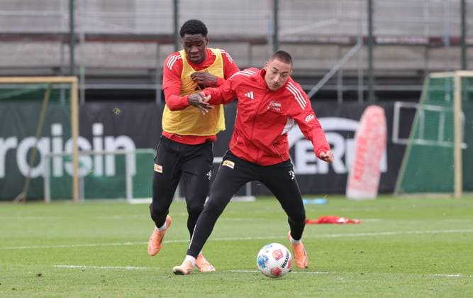 Osaro Ogbemudia, Marin Ljubicic duel match scene action sport soccer soccer training 1 Bundesliga men DFL season 2025 2026 18 11 2025 1 FC Union Berlin FCU DFL regulations prohibit any use of photographs as image sequences and or quasi video