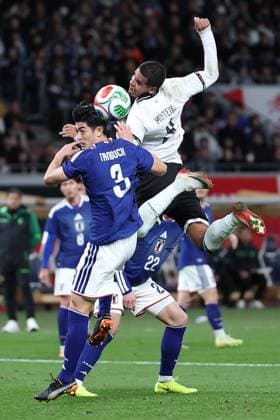 (251118) -- TOKYO, Nov. 18, 2025 -- Taniguchi Shogo (L) of Japan vies with Enzo Monteiro of Bolivia during a friendly football match between Japan and Bolivia in Tokyo, Japan, on Nov. 18, 2025. ) (SP)JAPAN-TOKYO-FOOTBALL-FRIENDLY-JAPAN VS BOLIVIA JiaxHaocheng 