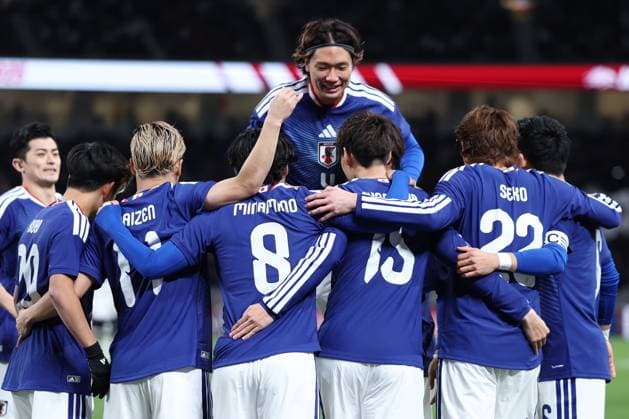 (251118) -- TOKYO, Nov. 18, 2025 -- Players of Japan celebrate scoring during a friendly football match between Japan and Bolivia in Tokyo, Japan, on Nov. 18, 2025. ) (SP)JAPAN-TOKYO-FOOTBALL-FRIENDLY-JAPAN VS BOLIVIA JiaxHaocheng 