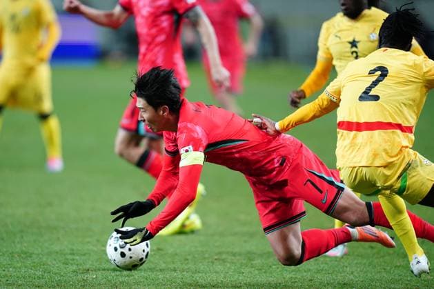 Friendly football match ( South Korea vs Ghana - 20251118 ) SEOUL, SOUTH KOREA, NOV 18: Son Heung-min of South Korea National Football Team during the friendly football match match between South Korea National Football Team and Ghana National Football Team at the Seoul World Cup Stadium in Seoul, South Korea on November 18, 2025. (Editorial Use Only) Seoul the Seoul World Cup Stadium South Korea 8240_285861 Copyright: xSeokyongxLee PentaxPressx