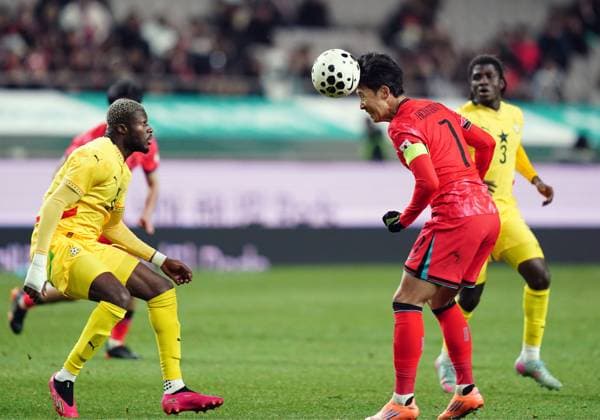 Friendly football match ( South Korea vs Ghana - 20251118 ) SEOUL, SOUTH KOREA, NOV 18: Son Heung-min of South Korea National Football Team during the friendly football match match between South Korea National Football Team and Ghana National Football Team at the Seoul World Cup Stadium in Seoul, South Korea on November 18, 2025. (Editorial Use Only) Seoul the Seoul World Cup Stadium South Korea 8240_285862 Copyright: xSeokyongxLee PentaxPressx