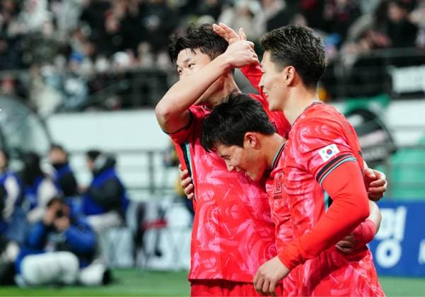 Friendly football match ( South Korea vs Ghana - 20251118 ) SEOUL, SOUTH KOREA, NOV 18: Lee Tae-seok of South Korea National Football Team celebrates after scoring during the friendly football match match between South Korea National Football Team and Ghana National Football Team at the Seoul World Cup Stadium in Seoul, South Korea on November 18, 2025. (Editorial Use Only) Seoul the Seoul World Cup Stadium South Korea 8240_285869 Copyright: xSeokyongxLee PentaxPressx