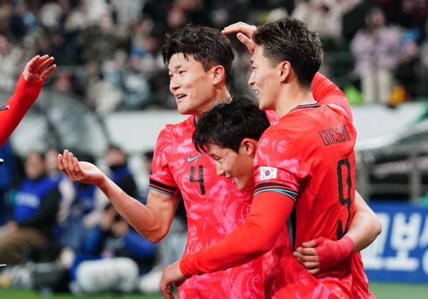 Friendly football match ( South Korea vs Ghana - 20251118 ) SEOUL, SOUTH KOREA, NOV 18: Lee Tae-seok of South Korea National Football Team celebrates after scoring during the friendly football match match between South Korea National Football Team and Ghana National Football Team at the Seoul World Cup Stadium in Seoul, South Korea on November 18, 2025. (Editorial Use Only) Seoul the Seoul World Cup Stadium South Korea 8240_285870 Copyright: xSeokyongxLee PentaxPressx