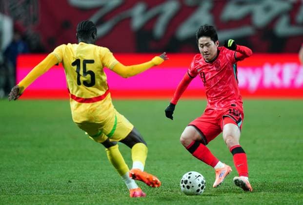 Friendly football match ( South Korea vs Ghana - 20251118 ) SEOUL, SOUTH KOREA, NOV 18: Lee Kang-in of South Korea National Football Team during the friendly football match match between South Korea National Football Team and Ghana National Football Team at the Seoul World Cup Stadium in Seoul, South Korea on November 18, 2025. (Editorial Use Only) Seoul the Seoul World Cup Stadium South Korea 8240_285876 Copyright: xSeokyongxLee PentaxPressx