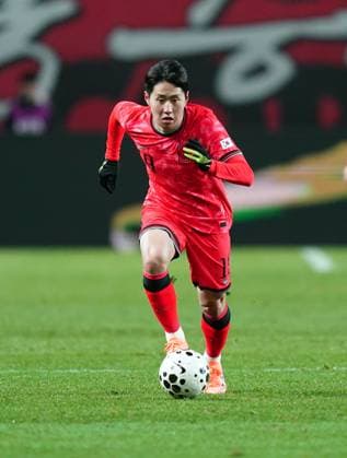 Friendly football match ( South Korea vs Ghana - 20251118 ) SEOUL, SOUTH KOREA, NOV 18: Lee Kang-in of South Korea National Football Team during the friendly football match match between South Korea National Football Team and Ghana National Football Team at the Seoul World Cup Stadium in Seoul, South Korea on November 18, 2025. (Editorial Use Only) Seoul the Seoul World Cup Stadium South Korea 8240_285882 Copyright: xSeokyongxLee PentaxPressx