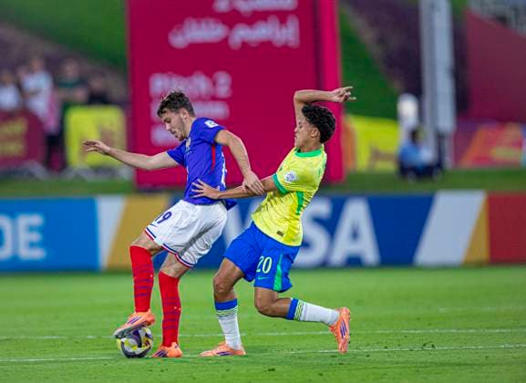 World Cup Soccer FIFA U17, U 17 World Cup Qatar 2025, Brazil vs France round of 16 Kais Lesueur France U17, 19 Felipe Morais Brazil U17, 20 Copyright: xRedhaxHosnixSegganix