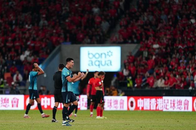 Asian cup qualify Hong Kong vs Singapore Hong Kong player and Singapore player during the match of Asian cup qualify on November 18, 2025 in Hong Kong. (Photo by Ellan Mad Nexpher Images) Hong Kong