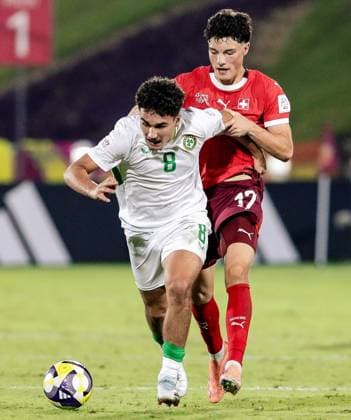 2025 FIFA Under 17 World Cup Round of 16, Aspire Zone Pitch 1, Doha, Qatar 18 11 2025 Switzerland vs Ireland Ireland s Kian McMahon-Brown is fouled Kian McMahon-Brown is fouled 18 11 2025  Copyright: x INPHOx IMG_0535