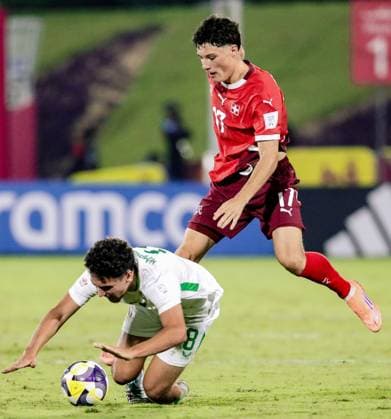 2025 FIFA Under 17 World Cup Round of 16, Aspire Zone Pitch 1, Doha, Qatar 18 11 2025 Switzerland vs Ireland Ireland s Kian McMahon-Brown is fouled Kian McMahon-Brown is fouled 18 11 2025  Copyright: x INPHOx IMG_0540
