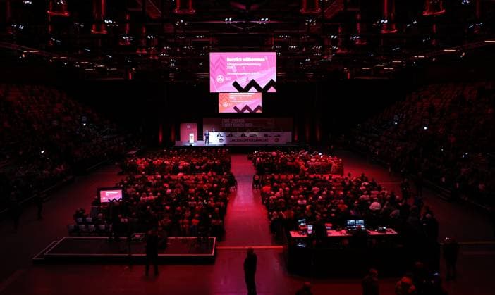 18 11 2025 Soccer Season 2025 2026 2 Soccer Bundesliga General Meeting Annual General Meeting JHV 2025 Sportfoto Zink DaMa xdaxmax Peter Meier Chairman of the Supervisory Board 1 FC Nürnberg FCN welcomes Clubfan Clubfans FCN Fans Fans and Members