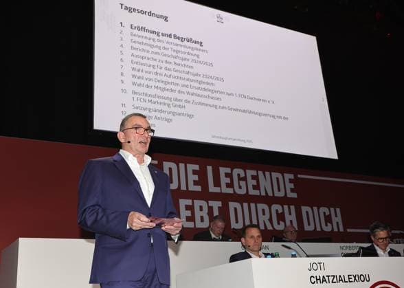 18 11 2025 Soccer Season 2025 2026 2 Soccer Bundesliga General Meeting Annual General Meeting JHV 2025 Sportfoto Zink DaMa xdaxmax Peter Meier Chairman of the Supervisory Board 1 FC Nürnberg FCN welcomes Clubfan Clubfans FCN Fans Fans and Members