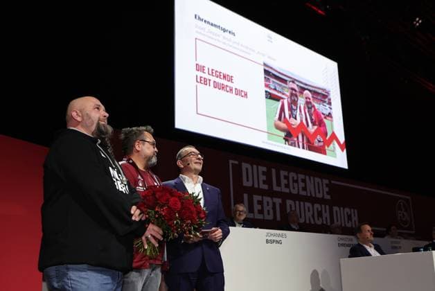 18 11 2025 Football season 2025 2026 2 Football Bundesliga Annual General Meeting Annual General Meeting AGM 2025 Sports photo Zink DaMa xdaxmax Honorary award on behalf of all flag wavers for Josef Seppe Broll and Andreas Andi Meier presented by Peter Meier Chairman of the Supervisory Board 1 FC Nürnberg FCN