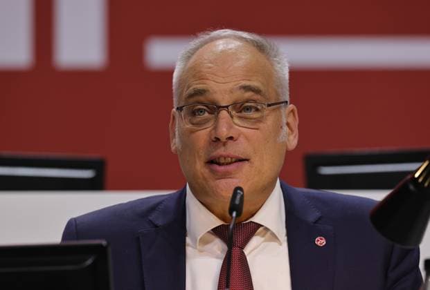 18 11 2025 Football season 2025 2026 2 Football Bundesliga General Meeting Annual General Meeting JHV 2025 Sportfoto Zink DaMa xdaxmax Prof Axel Adrian Chairman of the meeting speaks to Clubfan Clubfans FCN Fans Fans Members