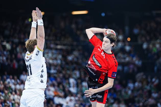 Throw Goal Hannes Nystroem BSV Bern, 20 GER, THW Kiel vs BSV Bern, Handball, EHF European League, Matchday 4, Season 2025 2026, 18 11 2025 GER, THW Kiel vs BSV Bern, Handball, EHF European League, Matchday 4, Season 2025 2026, 18 11 2025 Kiel Copyright: xEibner-Pressefoto MarcelxvonxFehrnx EP_MFN