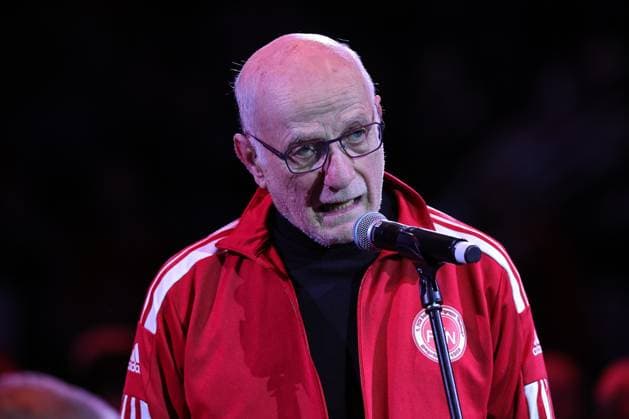 18 11 2025 Soccer Season 2025 2026 2 Soccer Bundesliga General Meeting Annual General Meeting JHV 2025 Sportfoto Zink DaMa xdaxmax Günther Koch former member of the Supervisory Board 1 FC Nürnberg FCN speaks to Supervisory Board, Clubfan Clubfans FCN Fans Fans and Members