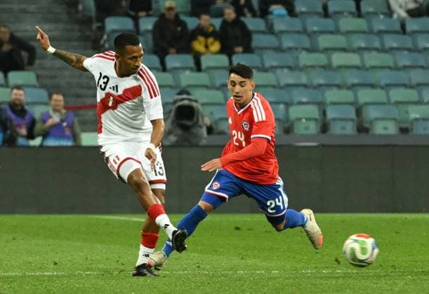Russia Soccer Friendly Chile - Peru 9049807 18.11.2025 Peru s Jhonny Vidales, left, and Chile s Lautaro Millan struggle for a ball during the friendly soccer match between Chile and Peru at the Fisht Olympic Stadium, in the Sirius Federal Territory, Krasnodar Region, Russia. Ekaterina Lyzlova Sputnik Sochi Russia  Copyright: xEkaterinaxLyzlovax